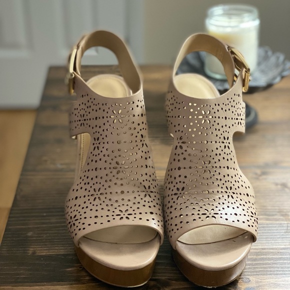 Michael Kors Wedges - Picture 2 of 6